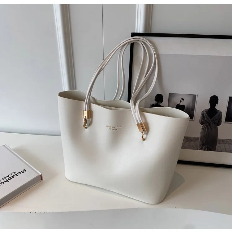 Fashionable Shoulder Bag